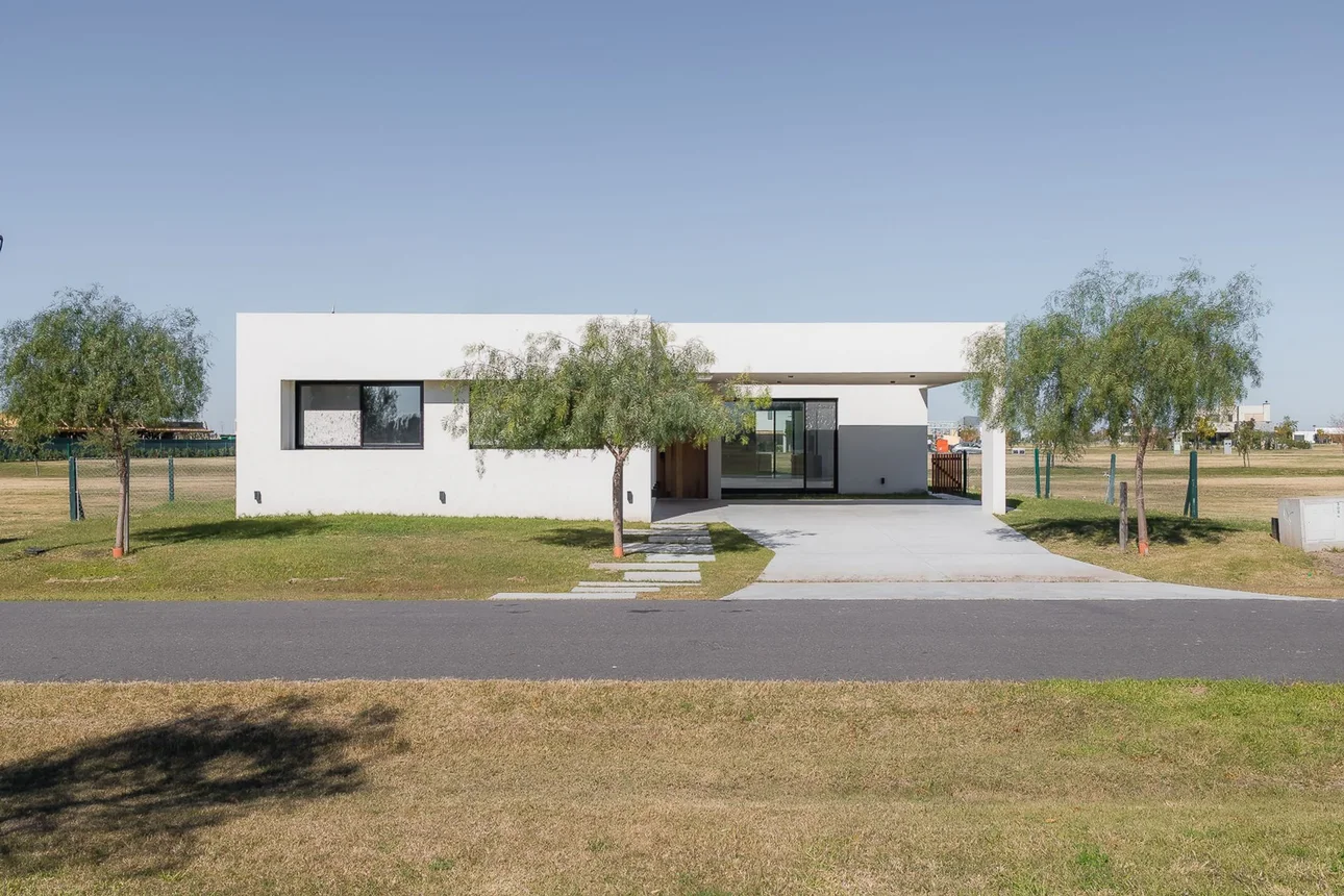 Casa de 4 ambientes en venta en Funes, Avenida Arturo Illia 100