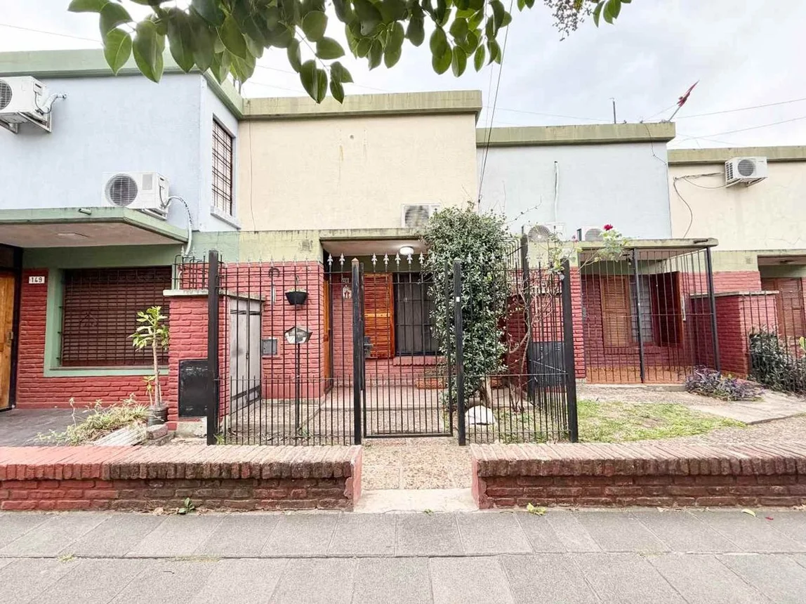 PH de 3 ambientes en venta en Morón, Carlos Calvo 1800