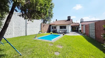 VENTA CASA + PATIO, QUINCHO, PILETA PALOMAR BS.AS