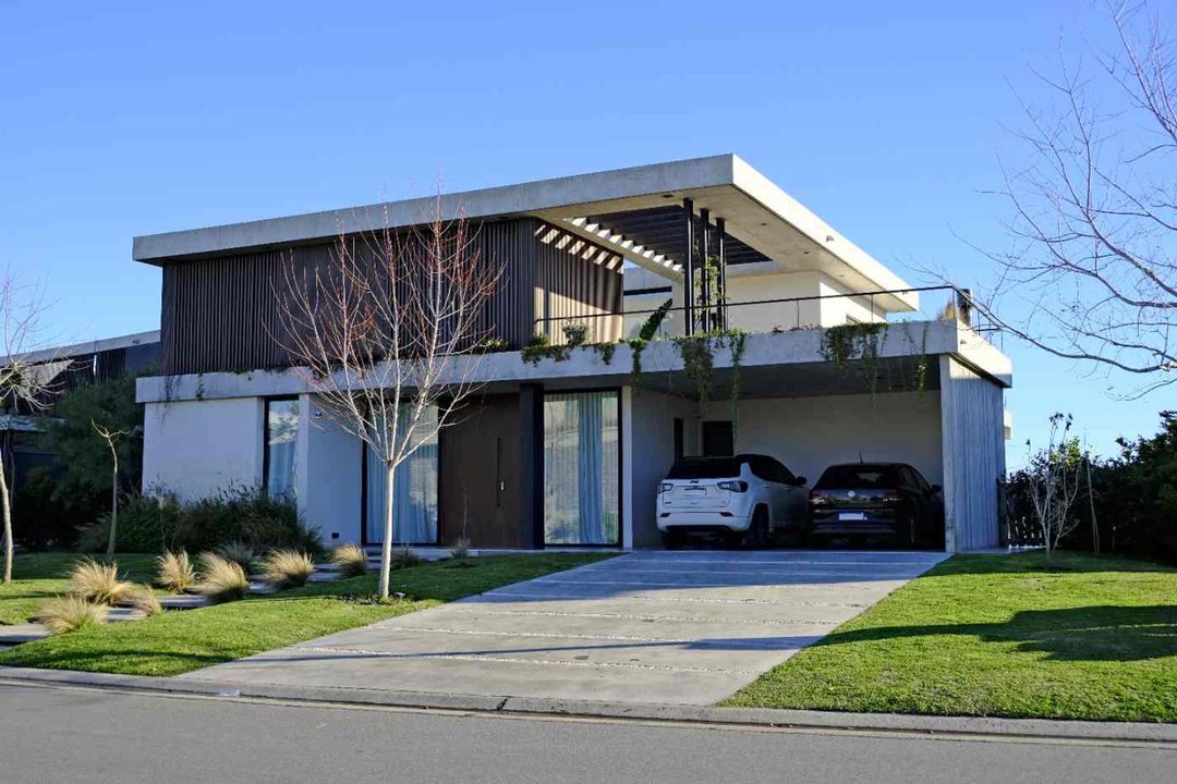 VENTA IMPONENTE CASA EN COSTAS, PUERTOS DEL LAGO