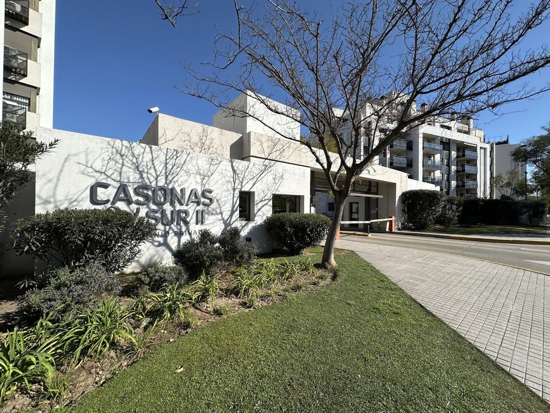 VENTA DEPTO 3 DORM CON BALCON EN CASONAS DEL SUR 2