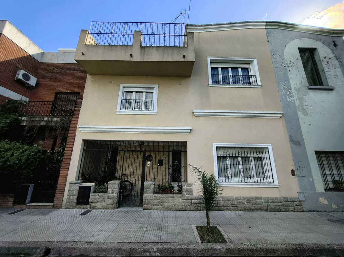 Casa de 4 ambientes en venta en Liniers, El Rastreador 300