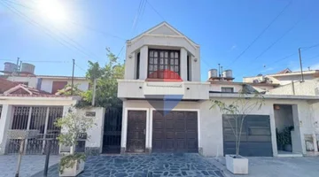 VENTA CASA DUPLEX B° SANTA ANA- PERICO 135M2