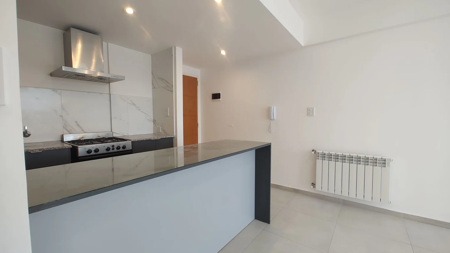 Departamento de 2 ambientes en alquiler en La Plata, Calle 8 E/ 34 y 35 100