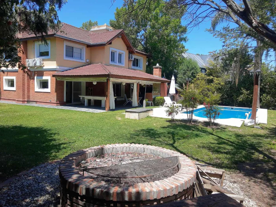 Casa de 7 ambientes en venta en Manuel Alberti, Avenida Patricias Argentinas 2600