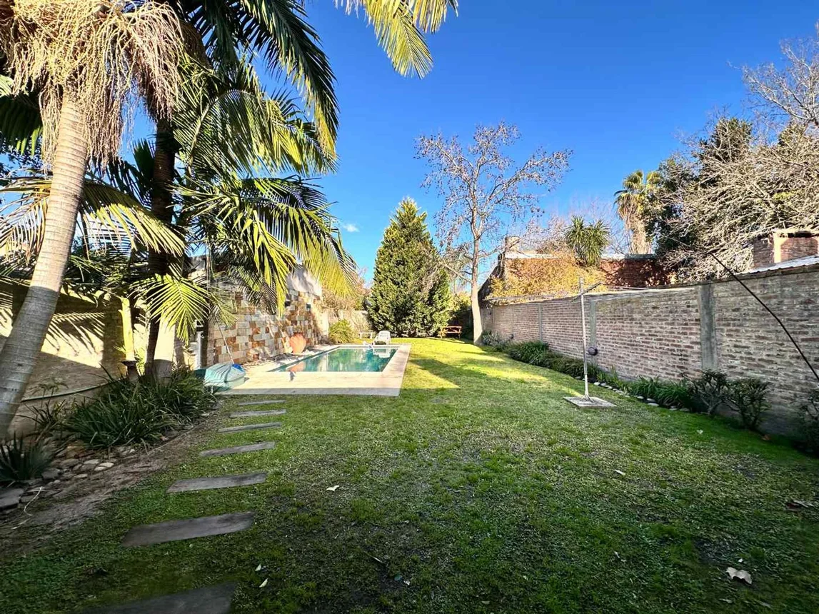 Casa en venta en Turdera, Santa Ana 100