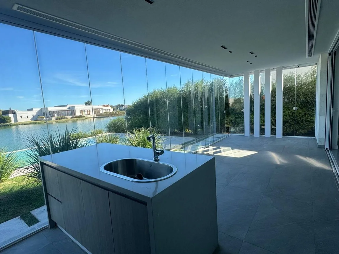 Casa en venta en Quilmes, foto 3
