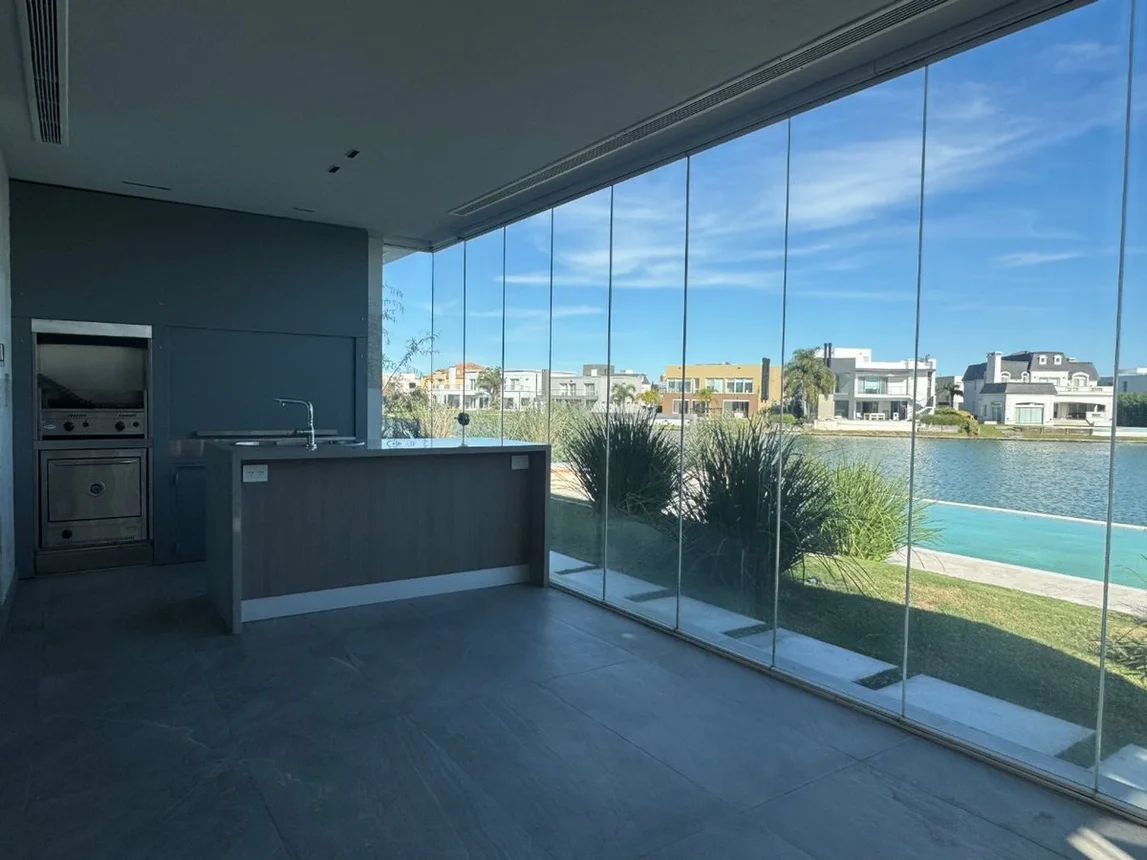 Casa en venta en Quilmes, foto 2