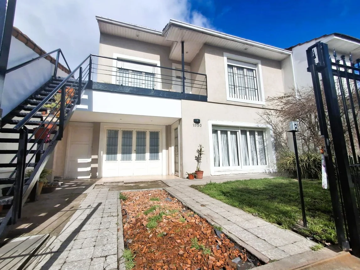 Casa de 4 ambientes en venta en Mar del Plata, Castex 1900