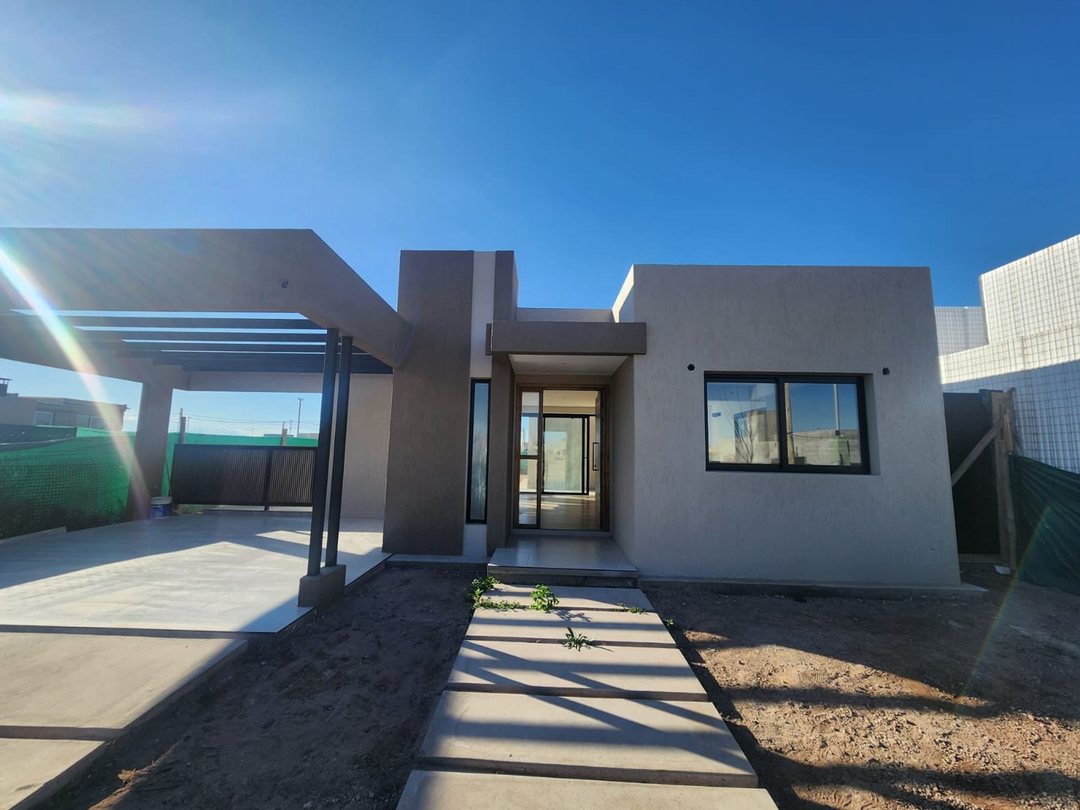VENTA CASA A ESTRENAR BARRIO LA QUEBRADA ARAOZ