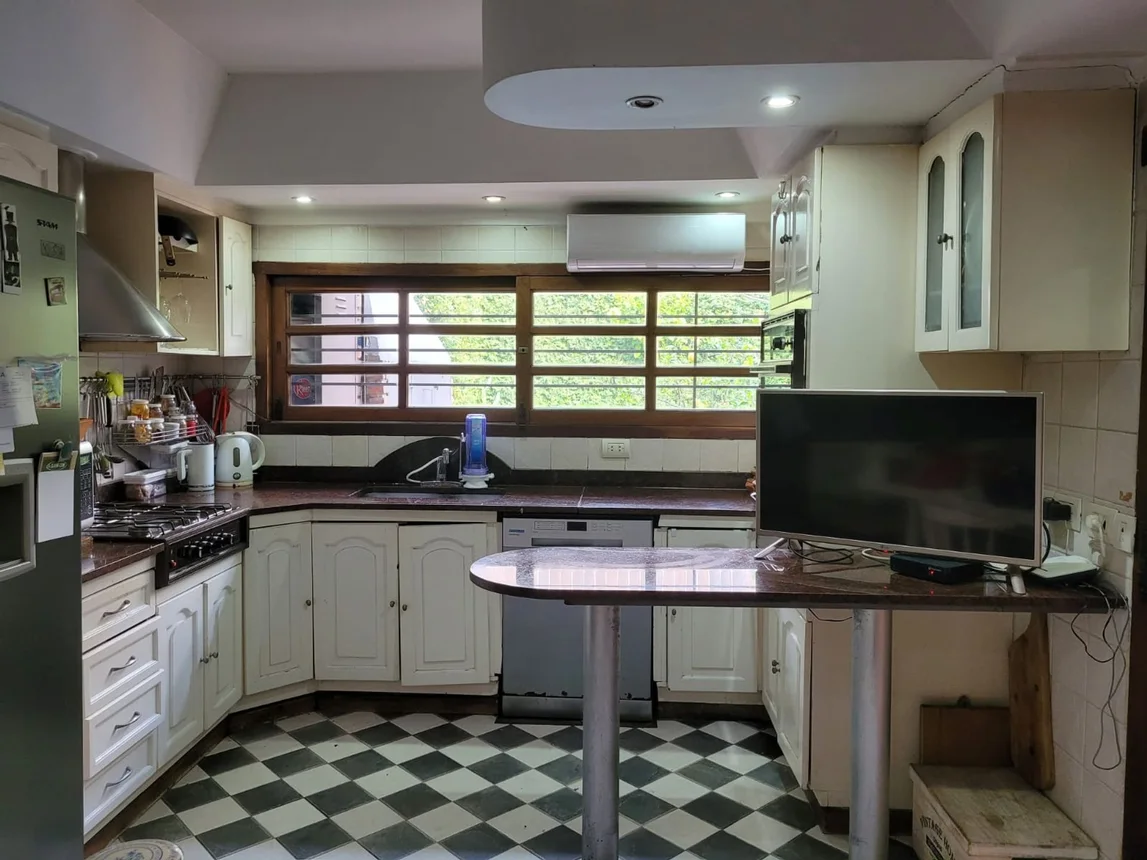 Casa de 7 ambientes en venta en Sarandí, Coronel Brandsen 2600, foto 2