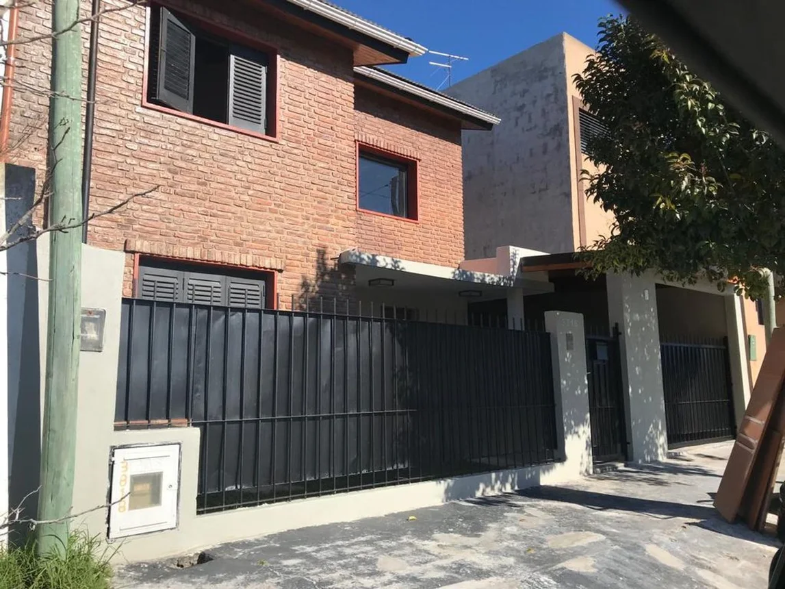 Casa de 4 ambientes en venta en Manuel B. Gonnet, 15 Bis E/ 493 Bis y 494 3800