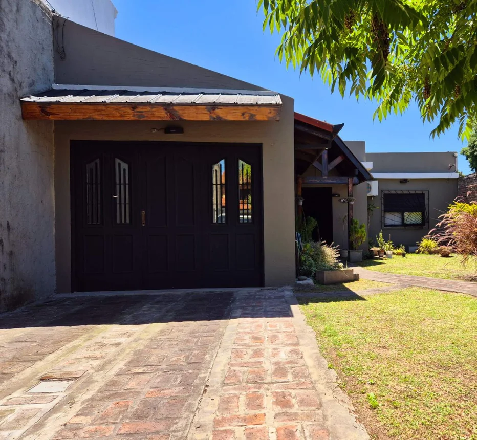 Casa de 6 ambientes en venta en Berazategui, Calle 115 1500