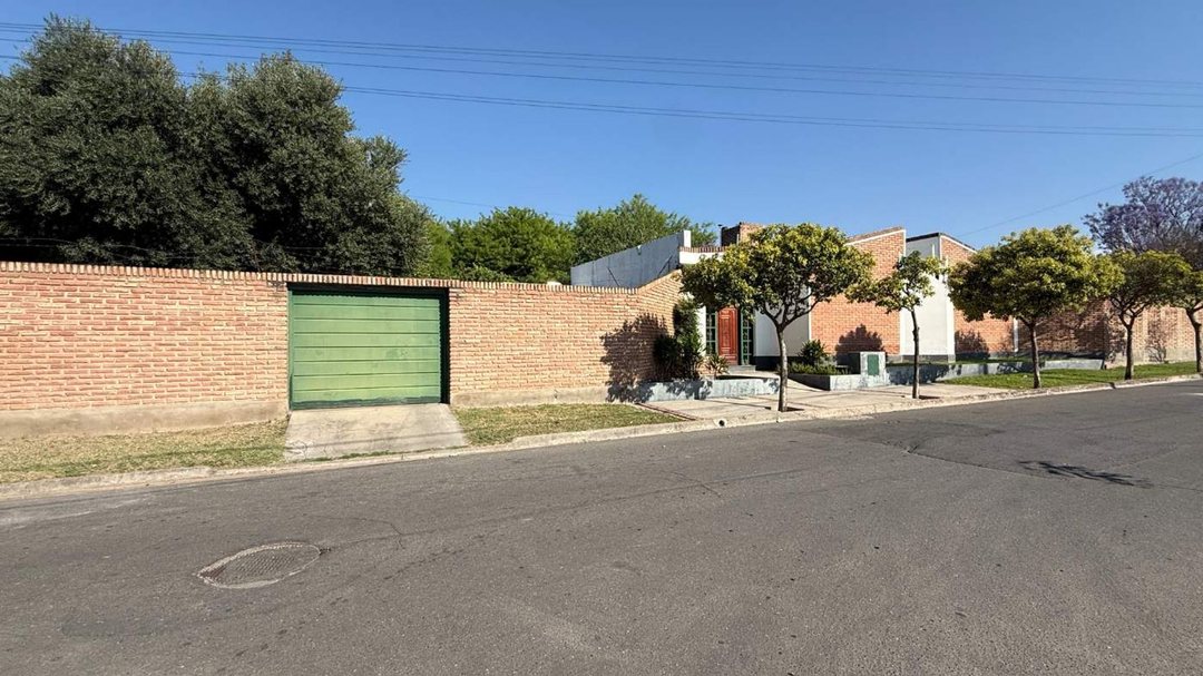 CASA DE 3 DORMITORIOS EN VENTA CON TITULO PERFECTO