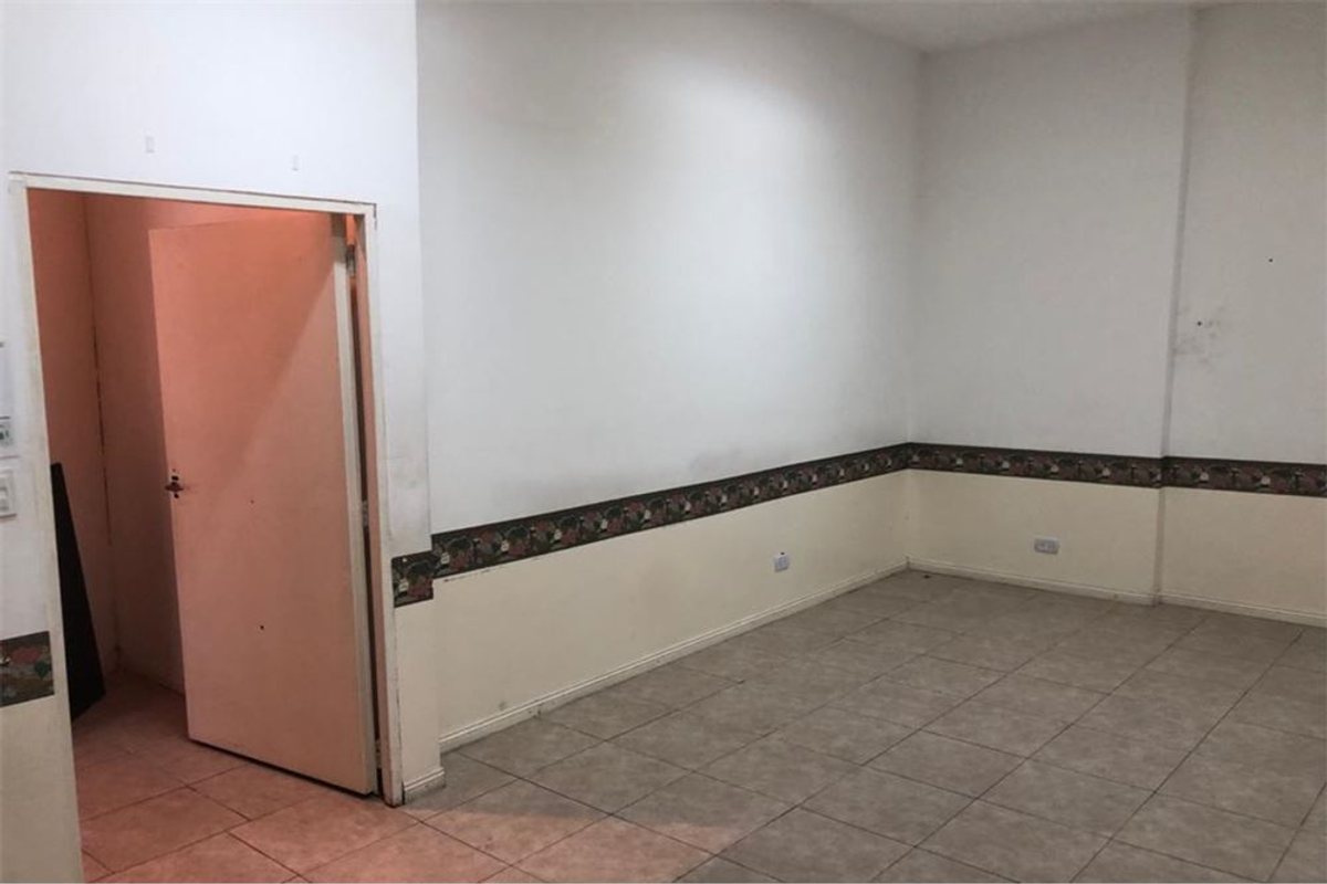 Foto 10 — LOCAL - VENTA - MONTSERRAT - 300 M2
