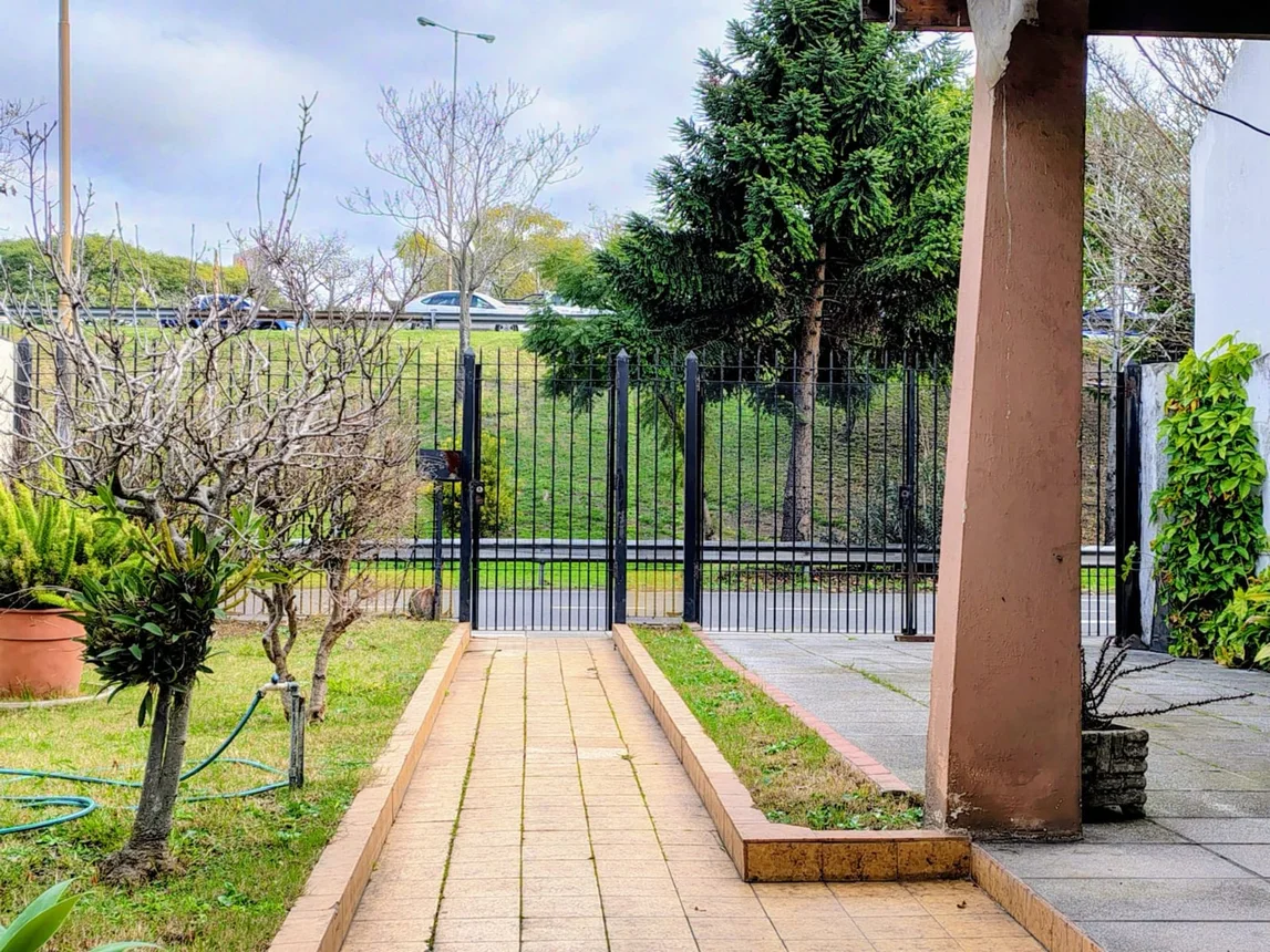 Casa de 4 ambientes en venta en Liniers, Avenida General Paz 11700, foto 5