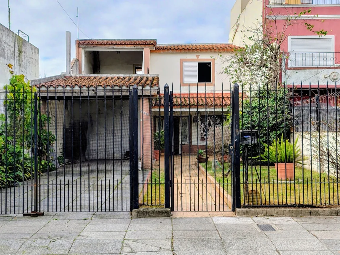 Casa de 4 ambientes en venta en Liniers, Avenida General Paz 11700, foto 2