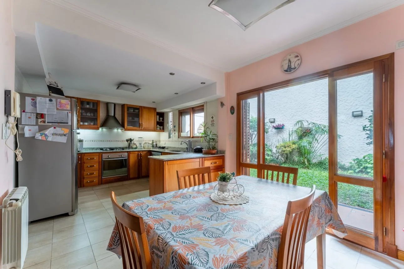 Casa de 6 ambientes en venta en Nueva Pompeya, General División Juan José Valle 2900