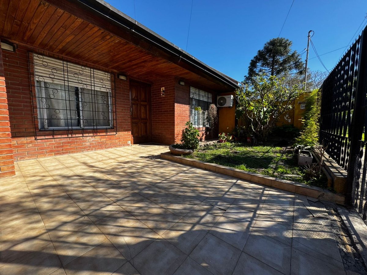 CASA 3 AMBIENTES VENTA 2 CASAS EN BLOCK