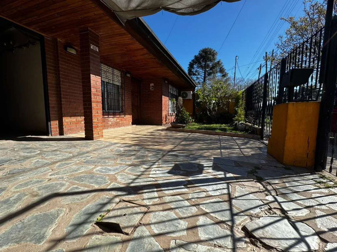 Casa en venta en Longchamps, foto 2