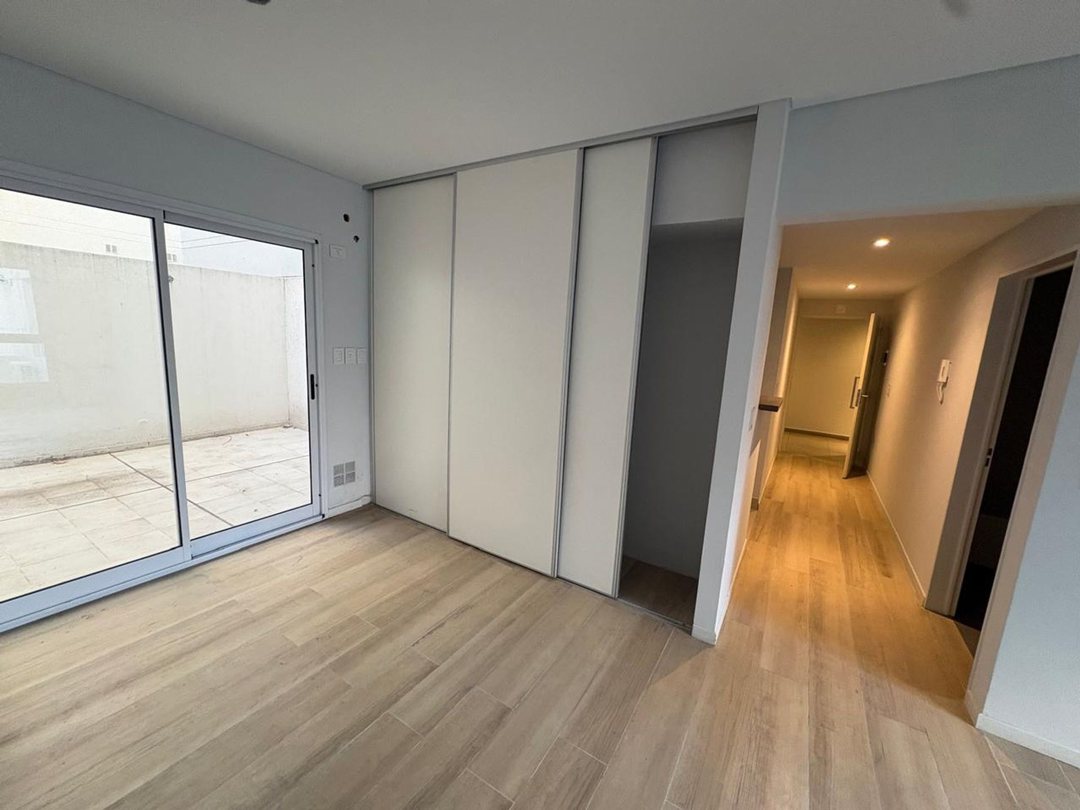 VENTA DEPTO 1 y 1/2 AMB CON PARIO A ESTR BALVANERA