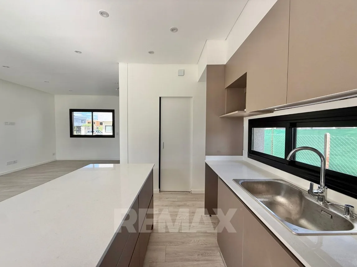 Casa dúplex en venta en Pilar, foto 5