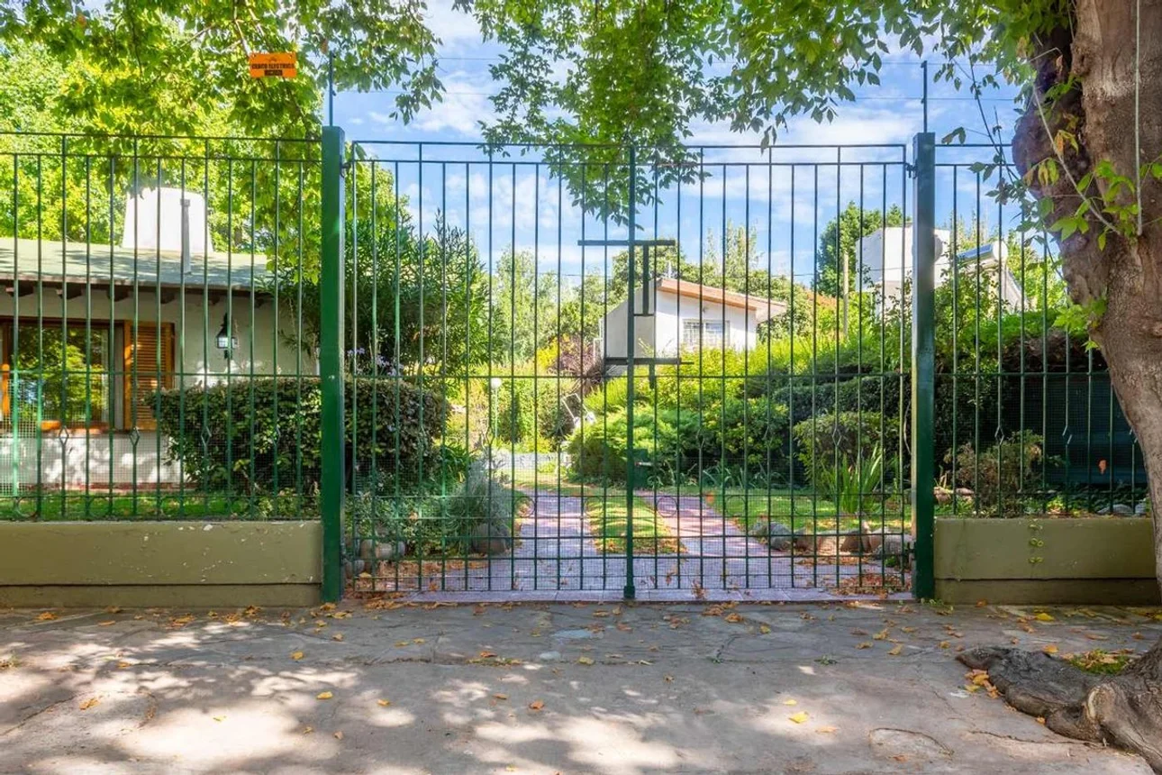 Casa de 7 ambientes en venta en Luján de Cuyo, Victor Delhez 5500, foto 3