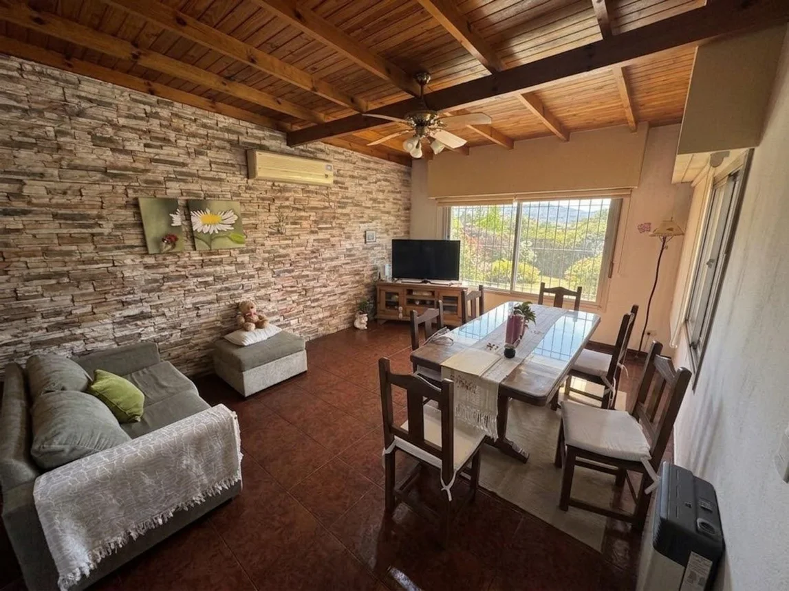 Casa de 3 ambientes en venta en Burzaco, Carlos Guido Spano 900