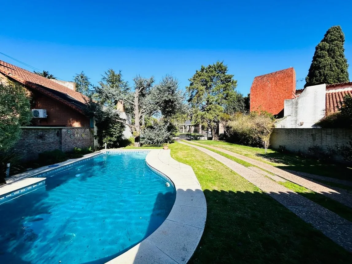 Casa en venta en Burzaco, foto 2