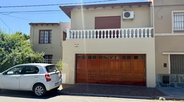 CASA DOS PLANTAS BARRIO SAN CAYETANO