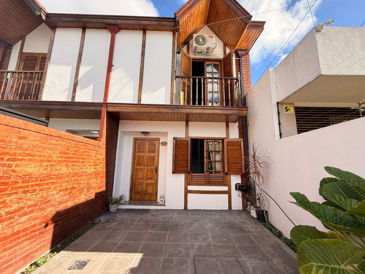 VENTA DUPLEX 4 AMB c PATIO Y COCHERA QUILMES CRED.