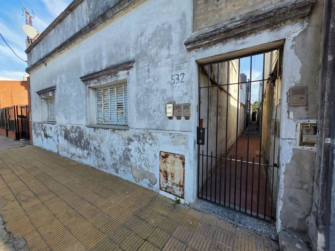 PH de 3 ambientes en venta en Bernal Oeste, Luis María Campos 500
