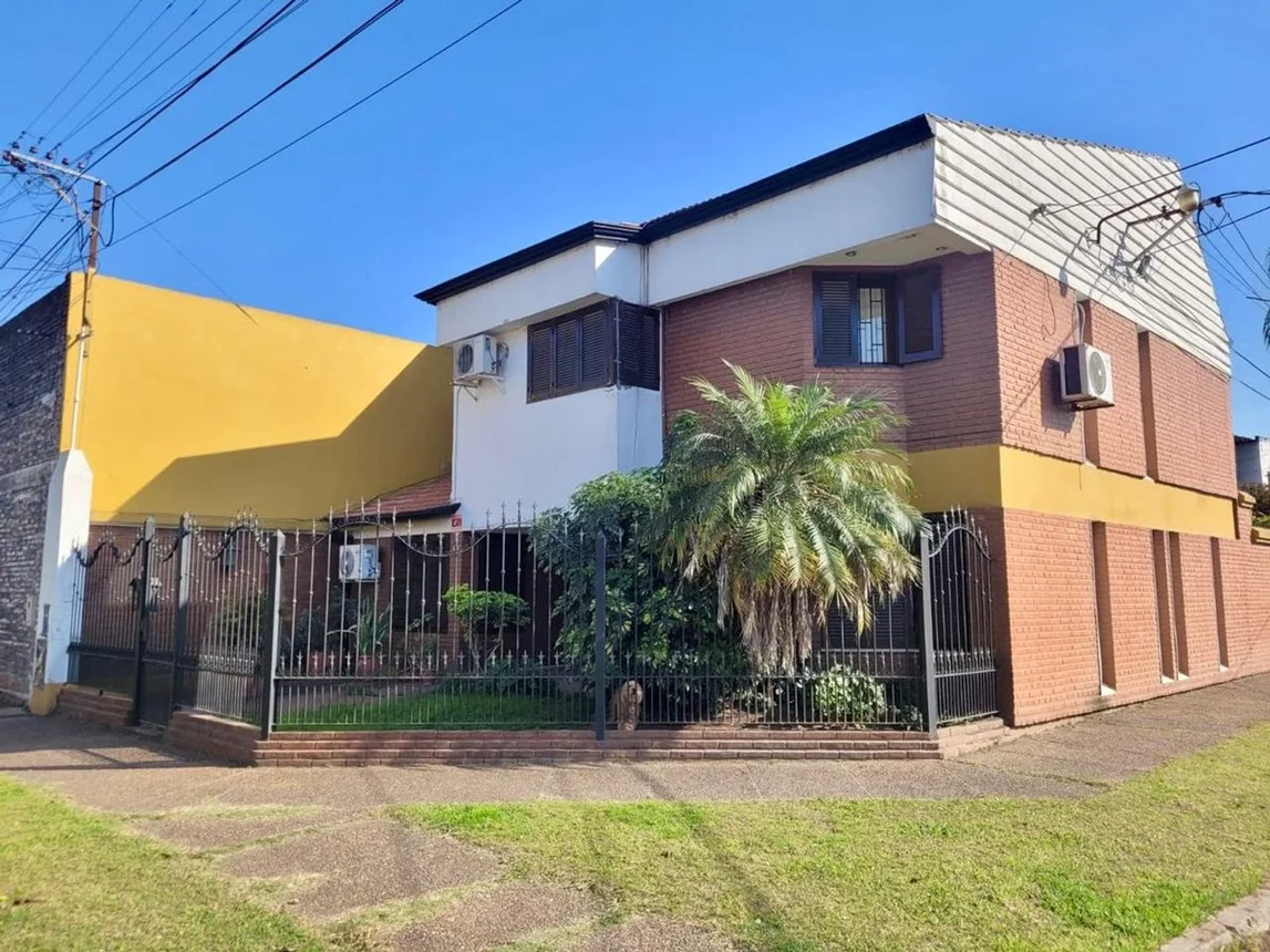 Casa de 6 ambientes en venta en San Miguel de Tucumán, Uruguay 2900, foto 2