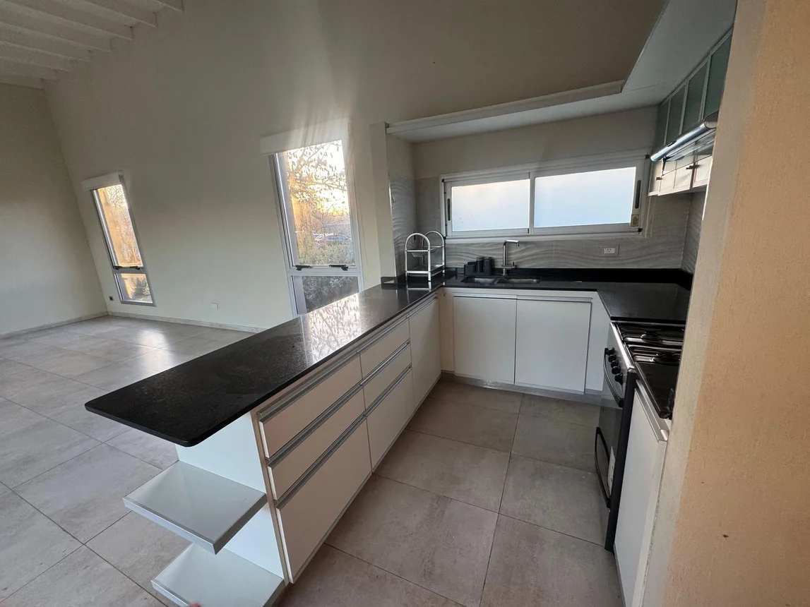 Casa de 4 ambientes en venta en Hudson, Calle 137 7400, foto 4