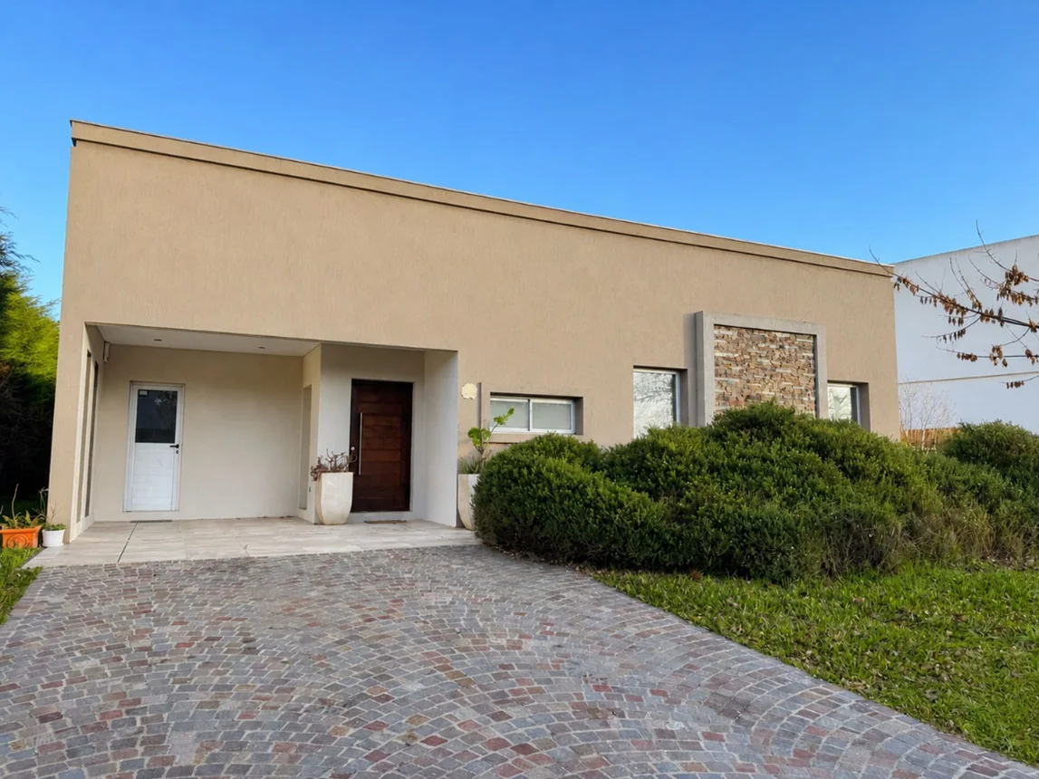 Casa de 4 ambientes en venta en Hudson, Calle 137 7400
