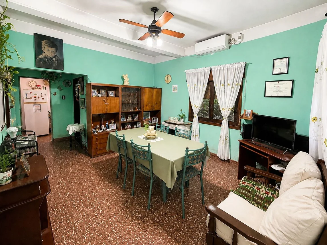 Casa de 3 ambientes en venta en Bernal Oeste, Roque Cisterna 3300