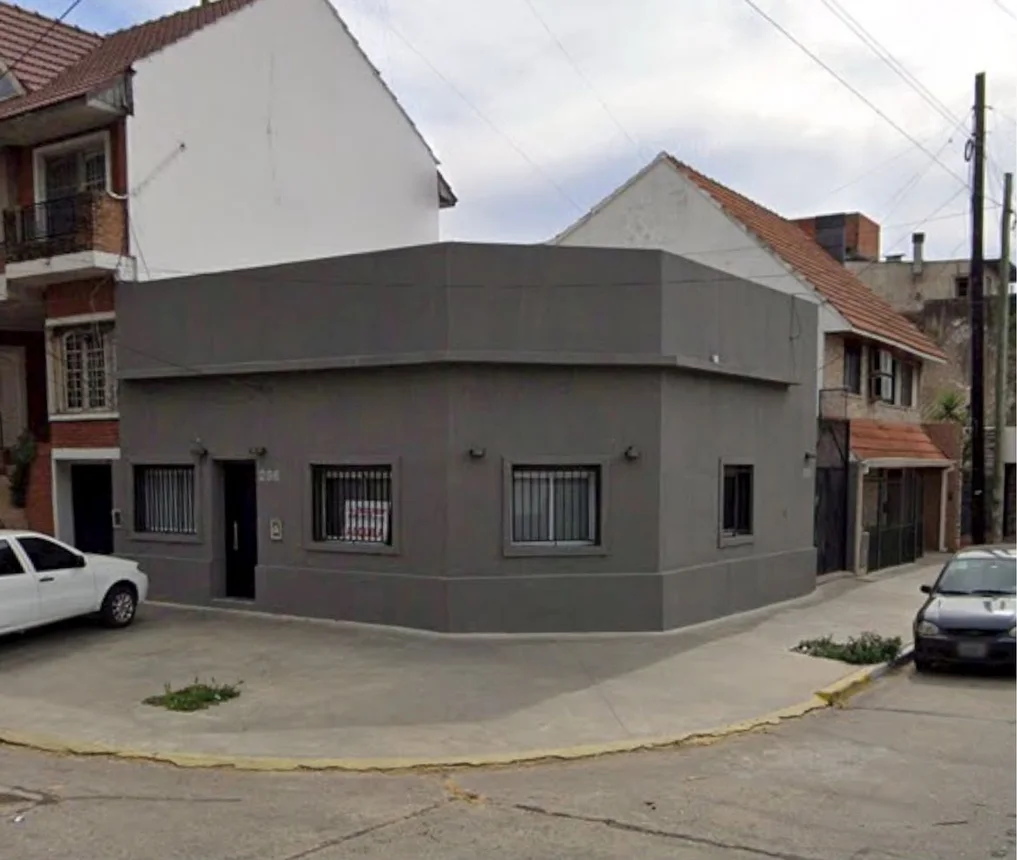 Casa de 3 ambientes en venta en Quilmes, Paso 200