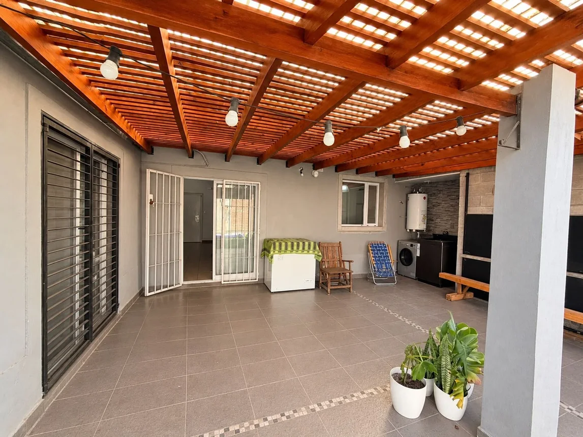 Casa en venta en La Plata, foto 2