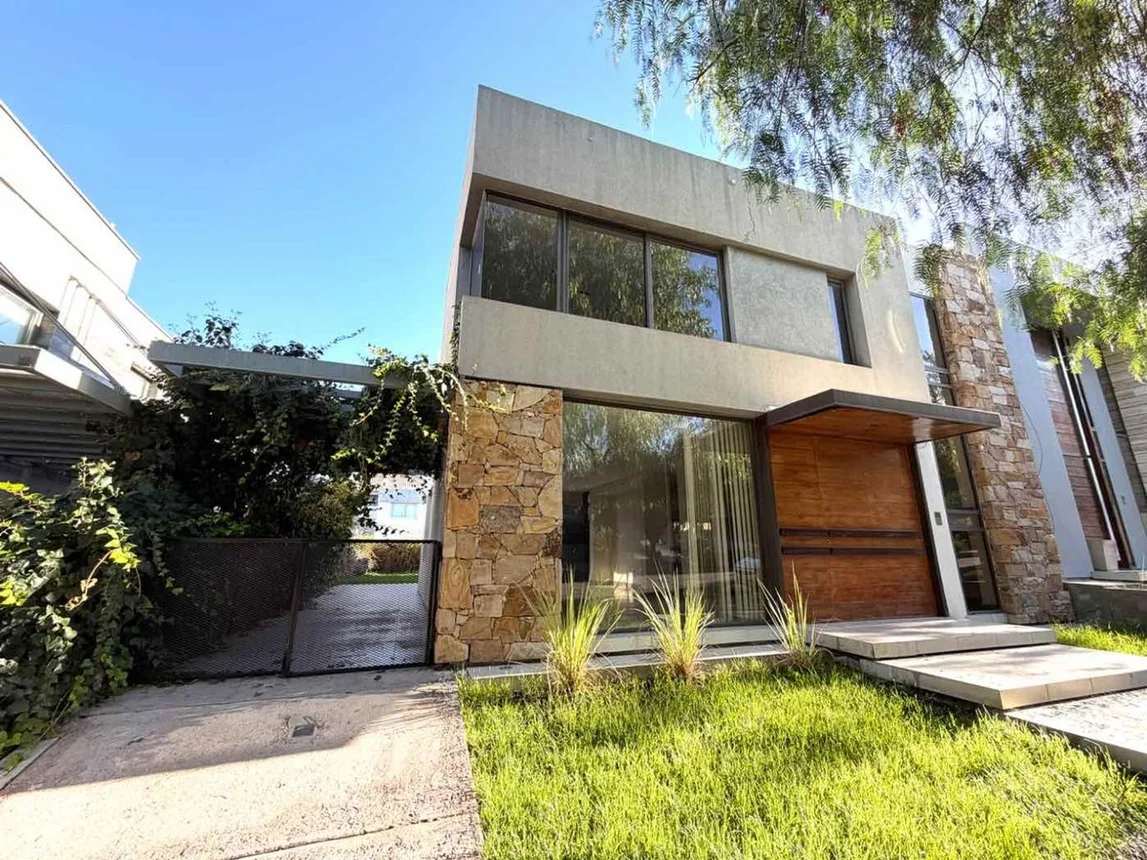 Casa en venta en Mendoza, foto 2
