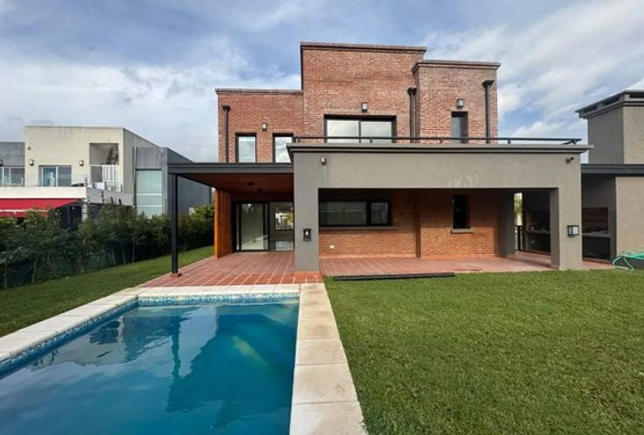 Casa en venta en Quilmes, foto 2