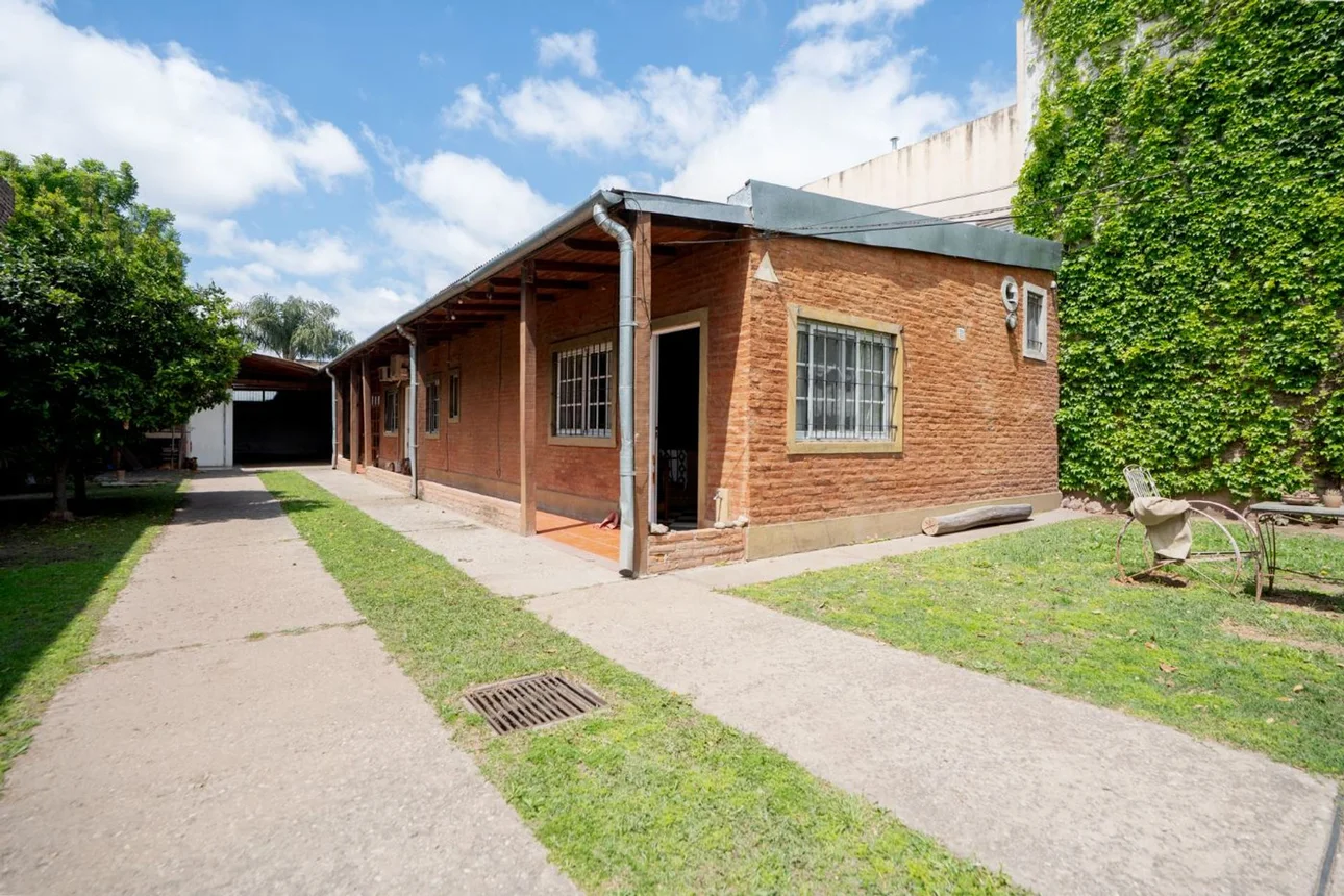 Casa de 6 ambientes en venta en Rosario, Boulevard Wilde 1000