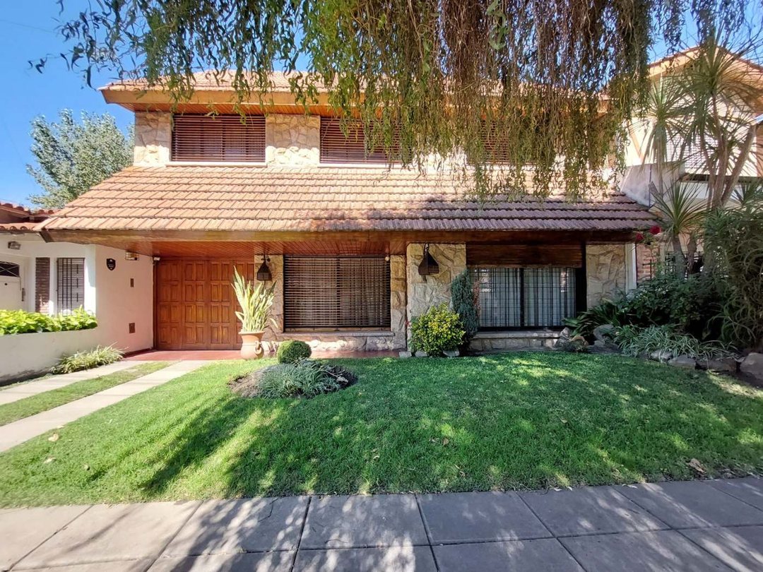 Casa en venta 5 ambientes en Sarachaga 3000, Castelar, Moron, Buenos Aires
