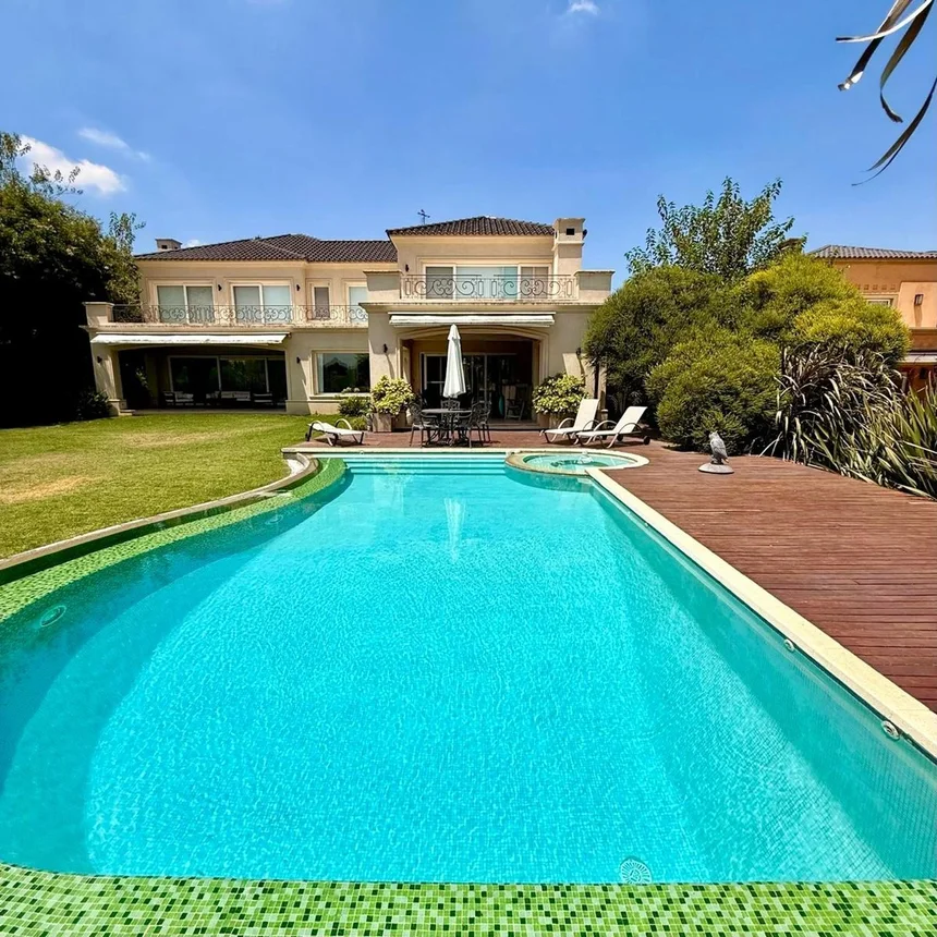 Casa de 9 ambientes en venta en Bella Vista, Mayor Irusta 300
