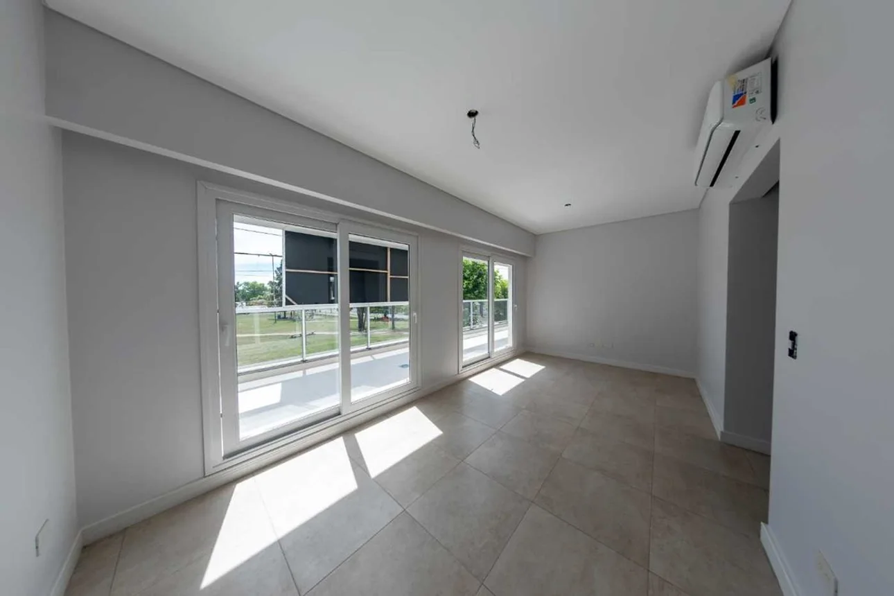 Dúplex de 4 ambientes en venta en Berazategui, Calle 157 1300, foto 2