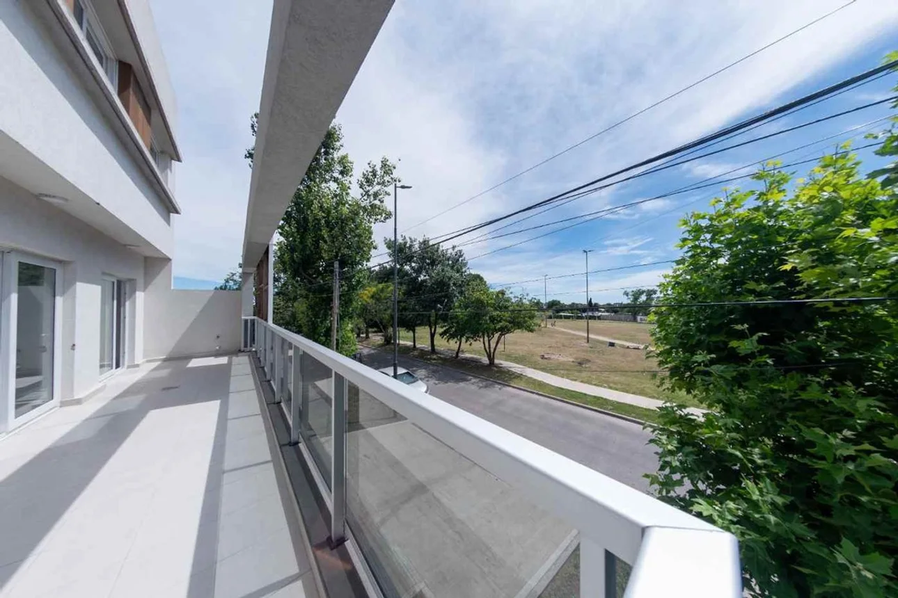 Dúplex de 4 ambientes en venta en Berazategui, Calle 157 1300