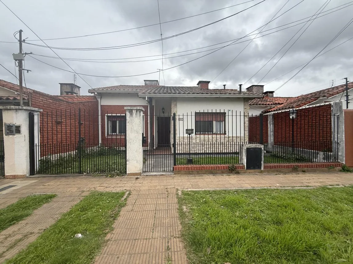 Casa en venta en Ezpeleta Este, Río Desaguadero 5000