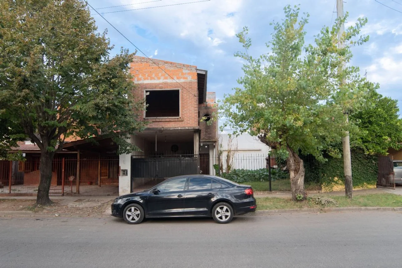 Casa de 4 ambientes en venta en Villa Tesei, Húsares 1300, foto 2