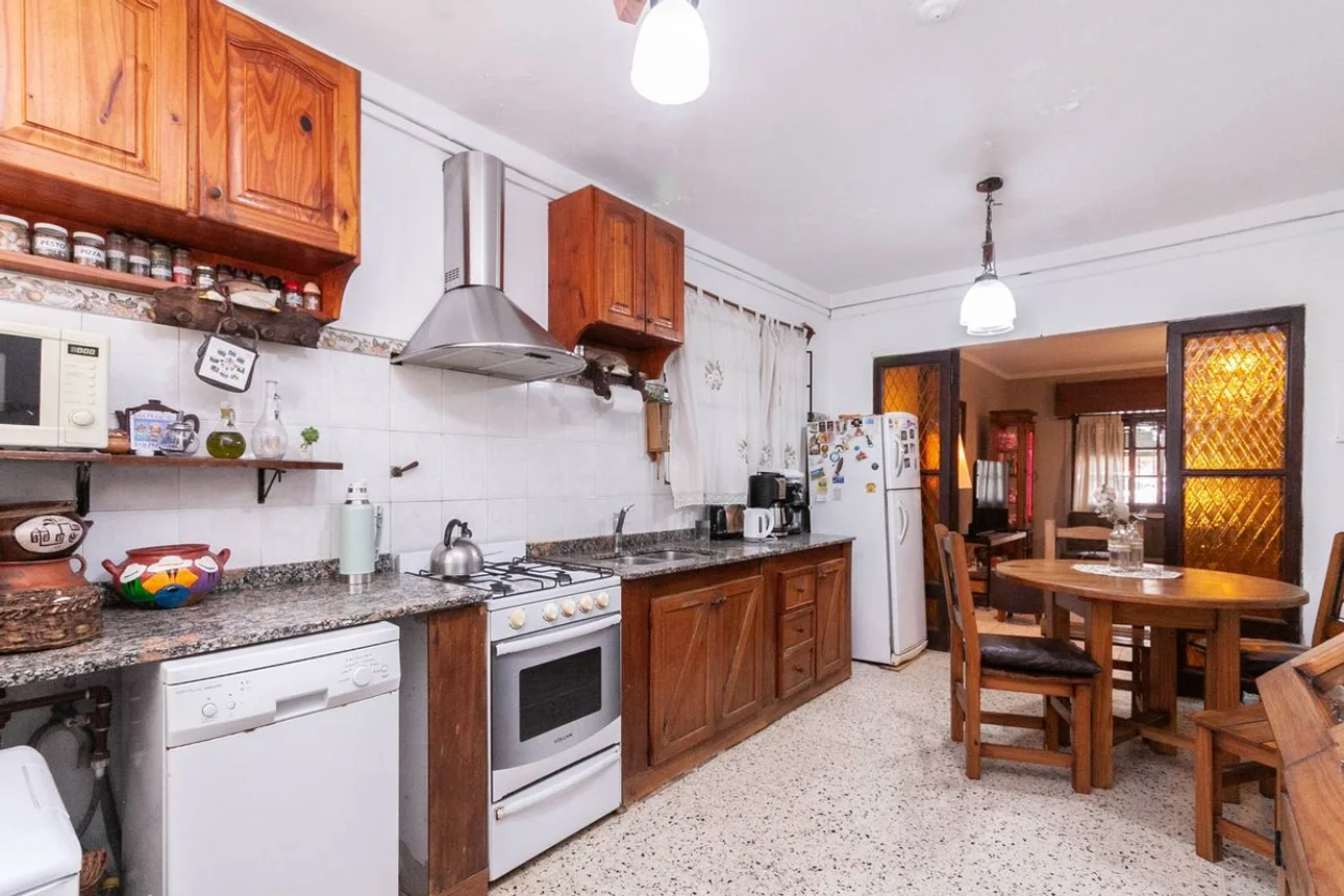 Casa de 6 ambientes en venta en Remedios de Escalada, Lituania 500, foto 4