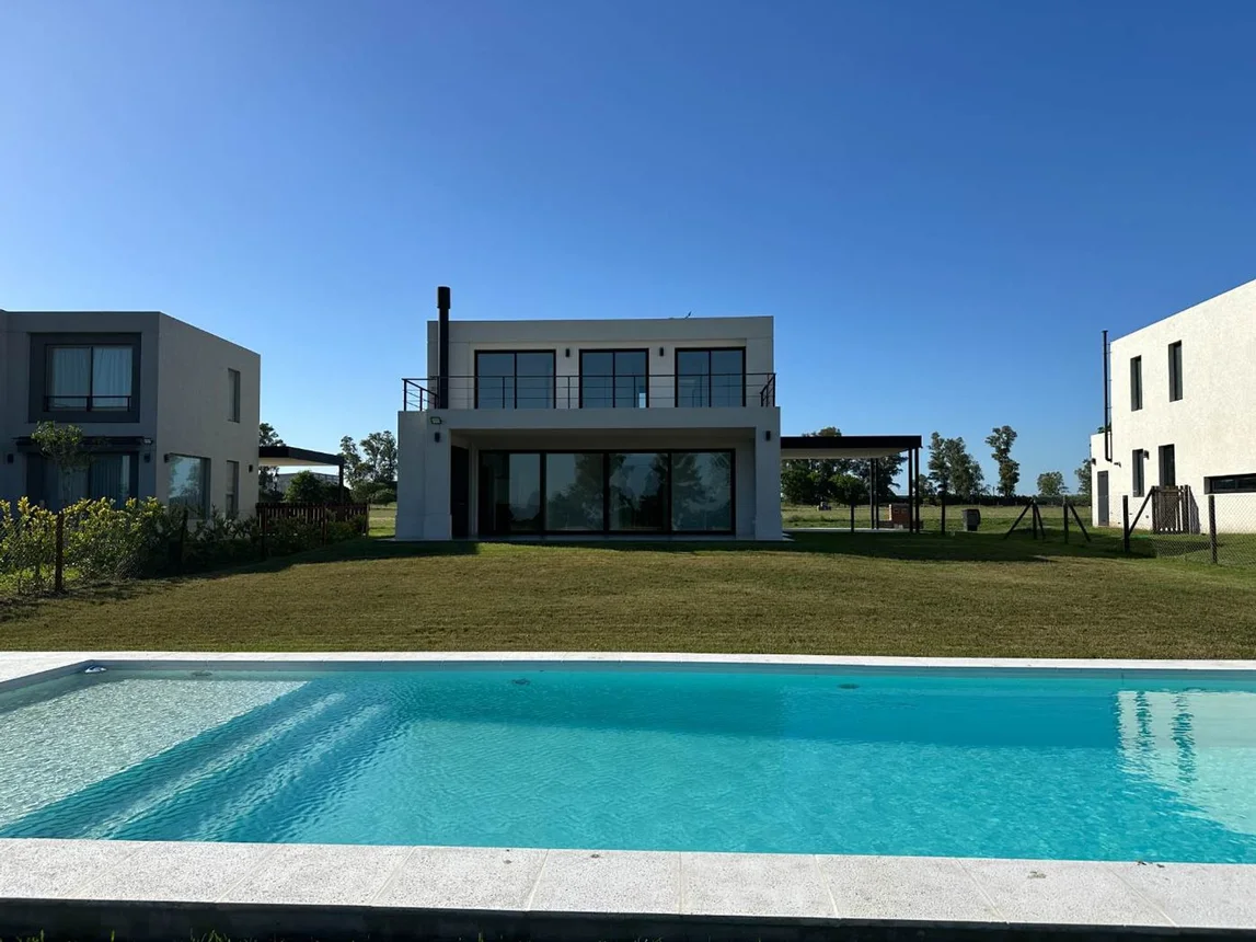 Casa en venta en Pilar, foto 2