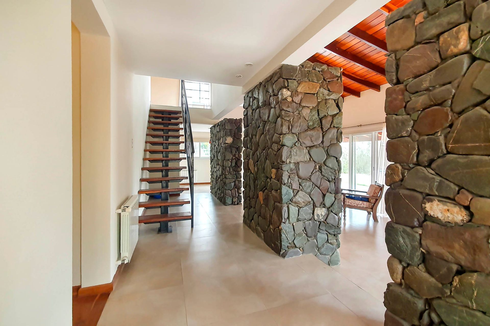 VENTA CASA CON PILETA 3 DORMITORIOS EN SAN LUIS - foto 2